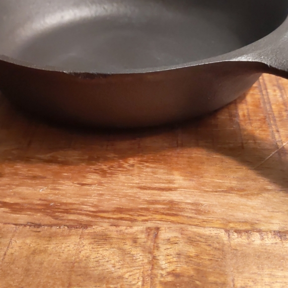 Vintage Unmarked BSR Cast Iron Skillet, #3 - Picture 6 of 12